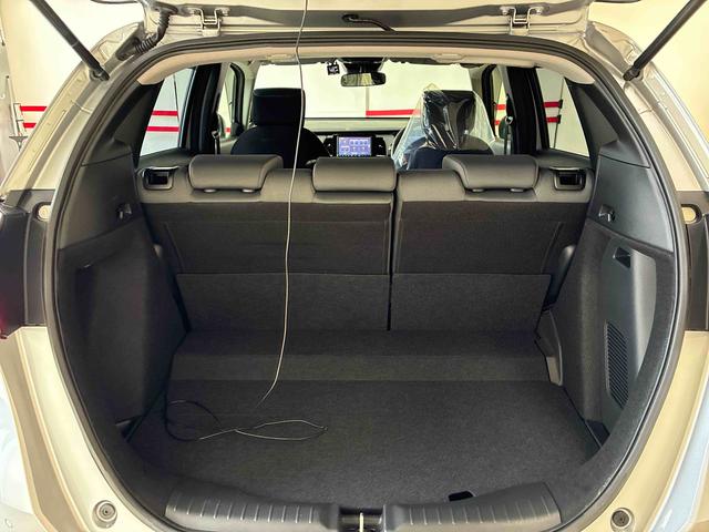 フィットｅ：ＨＥＶベーシック４ＷＤ　衝突安全防止機能　ナビ　バックカメラ　クルーズコントロール　オートエアコン／ライト　ＬＥＤヘッド／フォグランプ　ドラレコ（前後）　サイドカーテンエアバッグ　チルトステアリング　シートリフター（秋田県）の中古車
