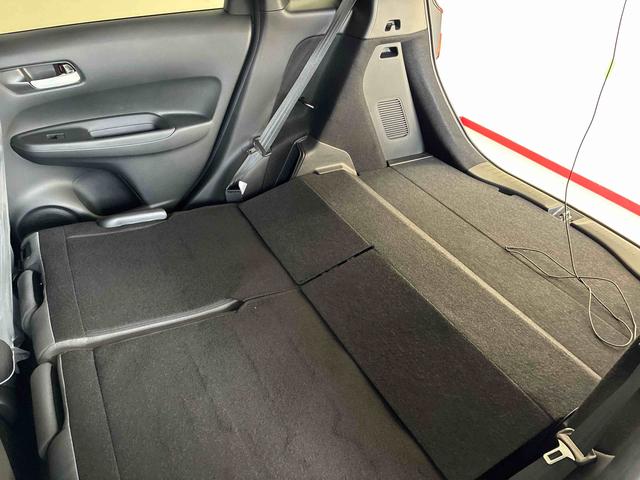 フィットｅ：ＨＥＶベーシック４ＷＤ　衝突安全防止機能　ナビ　バックカメラ　クルーズコントロール　オートエアコン／ライト　ＬＥＤヘッド／フォグランプ　ドラレコ（前後）　サイドカーテンエアバッグ　チルトステアリング　シートリフター（秋田県）の中古車