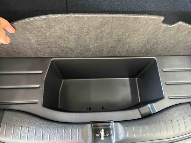 フィットｅ：ＨＥＶベーシック４ＷＤ　衝突安全防止機能　ナビ　バックカメラ　クルーズコントロール　オートエアコン／ライト　ＬＥＤヘッド／フォグランプ　ドラレコ（前後）　サイドカーテンエアバッグ　チルトステアリング　シートリフター（秋田県）の中古車