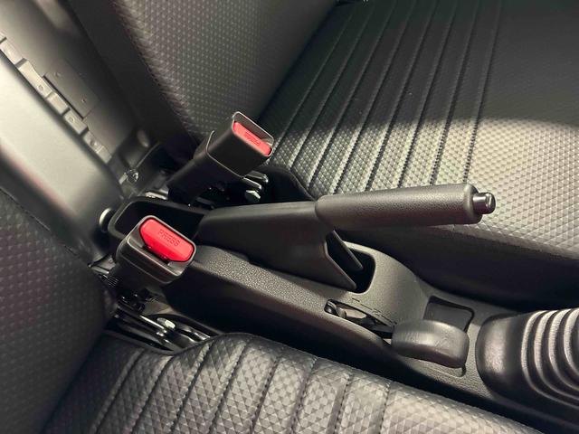 ハイゼットトラックスタンダード　農用スペシャルパートタイム４ＷＤ　スマアシ（衝突安全防止機能）　純正ＡＭＦＭチューナー　マニュアルエアコン　オートライト　ハロゲンヘッドランプ　荷台灯　リヤ４枚リーフスプリング　デュアルエアバッグ　コーナーセンサー（秋田県）の中古車