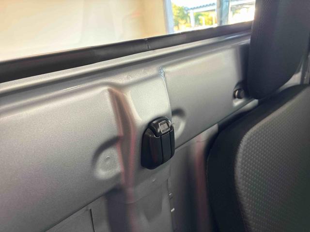 ハイゼットトラックスタンダード　農用スペシャルパートタイム４ＷＤ　スマアシ（衝突安全防止機能）　純正ＡＭＦＭチューナー　マニュアルエアコン　オートライト　ハロゲンヘッドランプ　荷台灯　リヤ４枚リーフスプリング　デュアルエアバッグ　コーナーセンサー（秋田県）の中古車