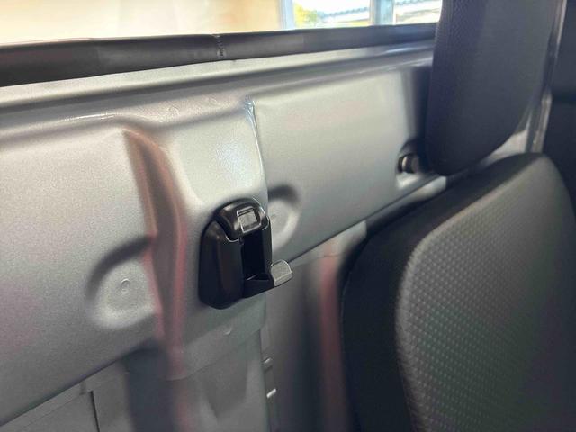 ハイゼットトラックスタンダード　農用スペシャルパートタイム４ＷＤ　スマアシ（衝突安全防止機能）　純正ＡＭＦＭチューナー　マニュアルエアコン　オートライト　ハロゲンヘッドランプ　荷台灯　リヤ４枚リーフスプリング　デュアルエアバッグ　コーナーセンサー（秋田県）の中古車
