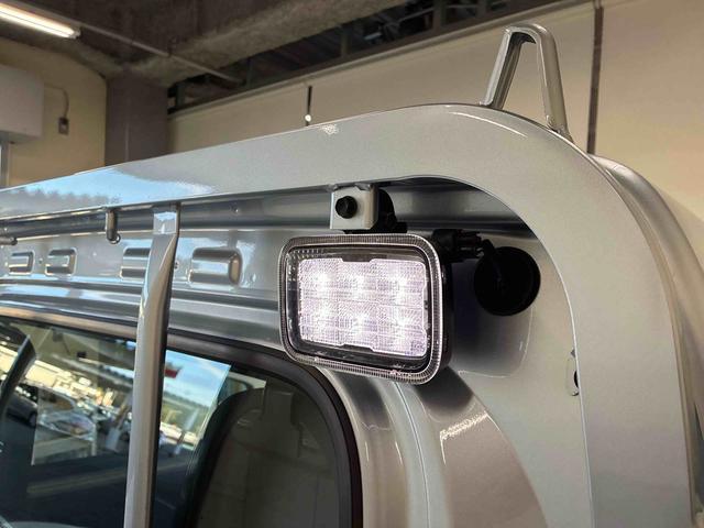 ハイゼットトラックスタンダード　農用スペシャルパートタイム４ＷＤ　スマアシ（衝突安全防止機能）　純正ＡＭＦＭチューナー　マニュアルエアコン　オートライト　ハロゲンヘッドランプ　荷台灯　リヤ４枚リーフスプリング　デュアルエアバッグ　コーナーセンサー（秋田県）の中古車