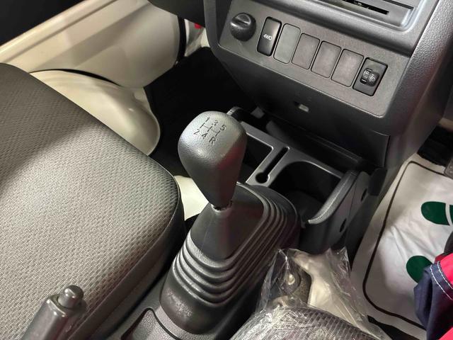 ハイゼットトラックスタンダードパートタイム４ＷＤ　５速マニュアル　純正ＡＭＦＭチューナー　マニュアルエアコン　リヤ４枚リーフスプリング　ハロゲンヘッドランプ　ストロング防錆パック（秋田県）の中古車