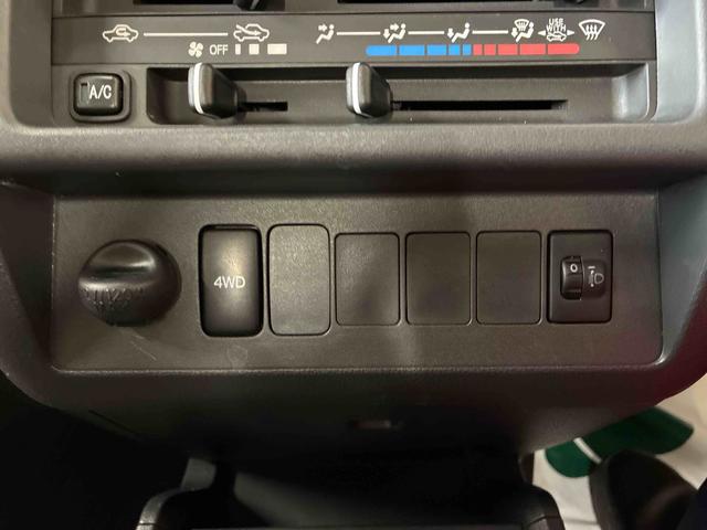 ハイゼットトラックスタンダードパートタイム４ＷＤ　５速マニュアル　純正ＡＭＦＭチューナー　マニュアルエアコン　リヤ４枚リーフスプリング　ハロゲンヘッドランプ　ストロング防錆パック（秋田県）の中古車