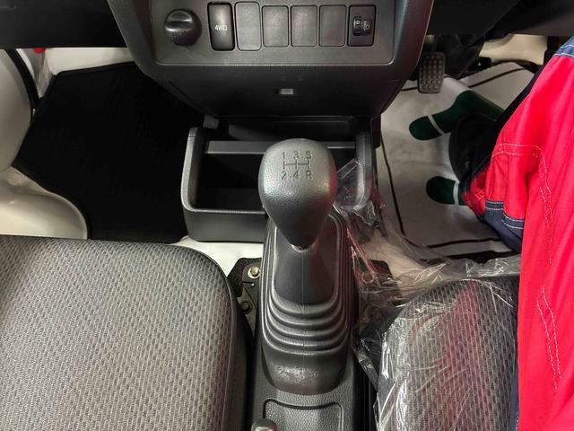 ハイゼットトラックスタンダードパートタイム４ＷＤ　５速マニュアル　純正ＡＭＦＭチューナー　マニュアルエアコン　リヤ４枚リーフスプリング　ハロゲンヘッドランプ　ストロング防錆パック（秋田県）の中古車