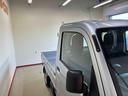 パートタイム４ＷＤ　スマアシ（衝突安全防止機能）　純正ＡＭＦＭチューナー　マニュアルエアコン　オートライト　ハロゲンヘッドランプ　荷台灯　リヤ４枚リーフスプリング　デュアルエアバッグ　コーナーセンサー（秋田県）の中古車