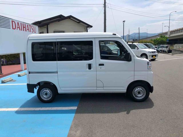 ハイゼットカーゴＤＸ　４ＷＤ　走行距離２５８８ｋｍ４ＷＤ　スマートアシスト　ＡＭ／ＦＭラジオ　マニュアルエアコン　キーレスエントリー　コーナーセンサー　アイドリングストップ　１２Ｖ電源（山形県）の中古車