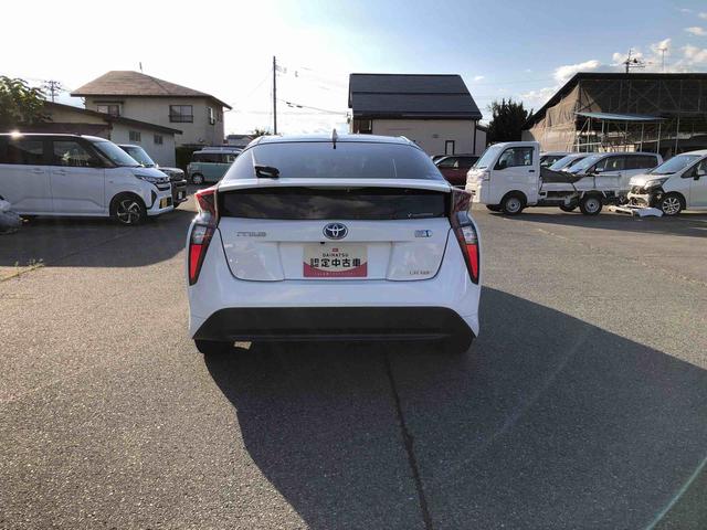 プリウスＳ　４ＷＤ　走行距離５２８１３ｋｍ４ＷＤ　ナビ　アルミホイール　ステアリングスイッチ　オートエアコン　プッシュボタンスタート　キーフリーシステム　デジタルメーター（山形県）の中古車