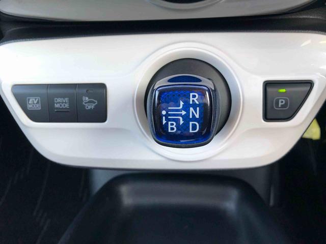 プリウスＳ　４ＷＤ　走行距離５２８１３ｋｍ４ＷＤ　ナビ　アルミホイール　ステアリングスイッチ　オートエアコン　プッシュボタンスタート　キーフリーシステム　デジタルメーター（山形県）の中古車