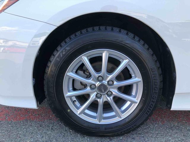 プリウスＳ　４ＷＤ　走行距離５２８１３ｋｍ４ＷＤ　ナビ　アルミホイール　ステアリングスイッチ　オートエアコン　プッシュボタンスタート　キーフリーシステム　デジタルメーター（山形県）の中古車