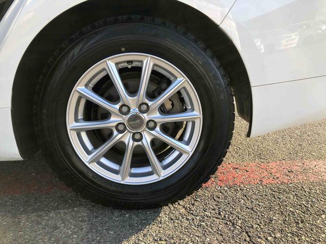 プリウスＳ　４ＷＤ　走行距離５２８１３ｋｍ４ＷＤ　ナビ　アルミホイール　ステアリングスイッチ　オートエアコン　プッシュボタンスタート　キーフリーシステム　デジタルメーター（山形県）の中古車