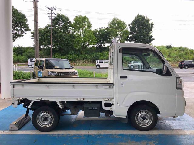 ハイゼットトラックスタンダード　４ＷＤ　走行距離４８０１０ｋｍ４ＷＤ　マニュアルシフト　ＡＭ／ＦＭラジオ　フロントフォグランプ　マニュアルエアコン　ゲートプロテクター　バッテリーカバー（山形県）の中古車