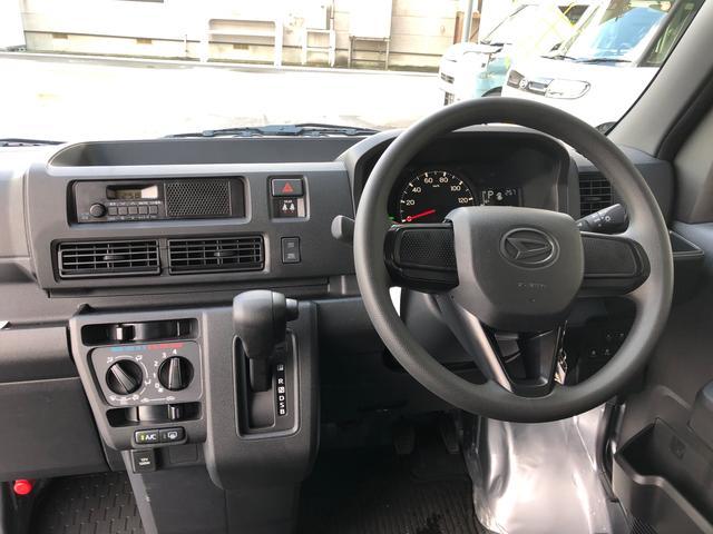 ハイゼットカーゴＤＸ　４ＷＤ　走行距離２０９６ｋｍ４ＷＤ　スマートアシスト　キーレスエントリー　オーバーヘッドシェルフ　アッパートレイ　撥水フルファブリック表皮　ユースフルナット　ＡＭ／ＦＭラジオ（山形県）の中古車