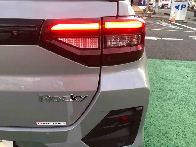 ロッキープレミアムＧ　ＨＥＶ　２ＷＤ　走行距離３４９４ｋｍ２ＷＤ　スマートアシスト　アルミホイール　オートエアコン　コーナーセンサー　キーフリーシステム　電動パーキングブレーキ（山形県）の中古車
