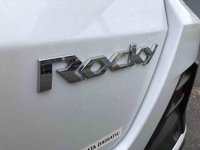 ロッキープレミアム　４ＷＤ　走行距離７２７８０ｋｍ４ＷＤ　スマートアシスト　プッシュボタンスタート　キーフリーシステム　カーナビゲーション　フロントフォグランプ　クルーズコントロール　アルミホイール　オートエアコン（山形県）の中古車