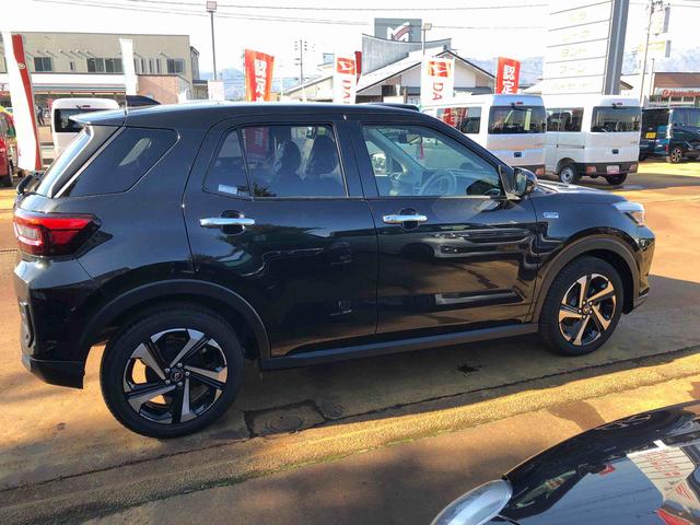 ロッキープレミアムＧ　ＨＥＶ　２ＷＤ　走行距離８３１３ｋｍ２ＷＤ　スマートアシスト　キーフリーシステム　オートエアコン　ＬＥＤヘッドランプ　ステアリングスイッチ　プッシュボタンスタート（山形県）の中古車