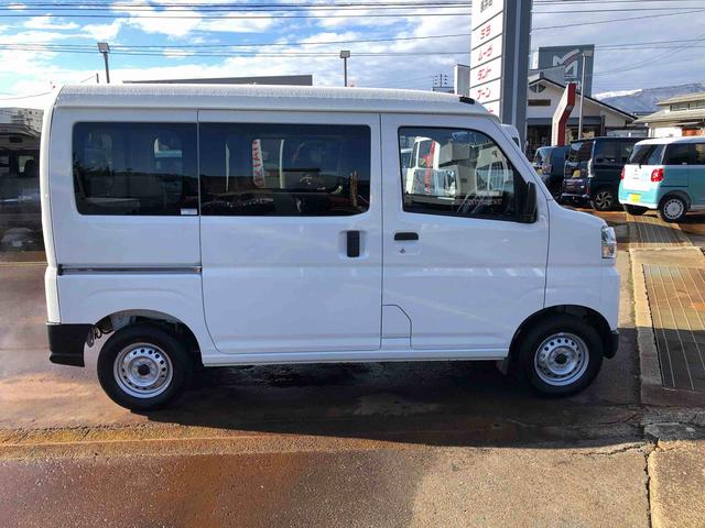 ハイゼットカーゴＤＸ　４ＷＤ　走行距離４４６１ｋｍ・ＡＭ／ＦＭラジオ４ＷＤ　スマートアシスト　マニュアルエアコン　ＡＭ／ＦＭラジオ　コーナーセンサー　キーレスエントリー　スライドドア　アイドリングストップ（山形県）の中古車
