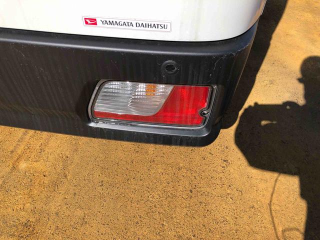 ハイゼットカーゴＤＸ　４ＷＤ　走行距離３６４６ｋｍ・ＡＭ／ＦＭラジオ４ＷＤ　スマートアシスト　コーナーセンサー　キーレスエントリー　マニュアルエアコン　ＡＭ／ＦＭラジオ　スチールホイール　パワーウィンドウ（山形県）の中古車