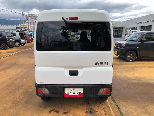 ハイゼットカーゴＤＸ　４ＷＤ　走行距離１３８６２ｋｍ４ＷＤ　スマートアシスト　キーレスエントリー　オーバーヘッドシェルフ　アッパートレイ　ユースフルナット　撥水フルファブリックシート表皮　ＡＭ／ＦＭラジオ（山形県）の中古車