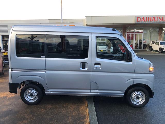 ハイゼットカーゴＤＸ　４ＷＤ　走行距離５６１４ｋｍ・ＡＭ／ＦＭラジオ４ＷＤ　スマートアシスト　ＡＭ／ＦＭラジオ　キーレスエントリー　スチールホイール　コーナーセンサー　マニュアルエアコン　オートライト（山形県）の中古車