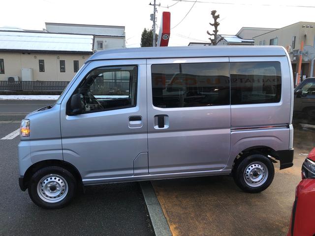 ハイゼットカーゴＤＸ　４ＷＤ　走行距離５６１４ｋｍ・ＡＭ／ＦＭラジオ４ＷＤ　スマートアシスト　ＡＭ／ＦＭラジオ　キーレスエントリー　スチールホイール　コーナーセンサー　マニュアルエアコン　オートライト（山形県）の中古車