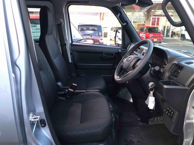 ハイゼットカーゴＤＸ　４ＷＤ　走行距離５６１４ｋｍ・ＡＭ／ＦＭラジオ４ＷＤ　スマートアシスト　ＡＭ／ＦＭラジオ　キーレスエントリー　スチールホイール　コーナーセンサー　マニュアルエアコン　オートライト（山形県）の中古車