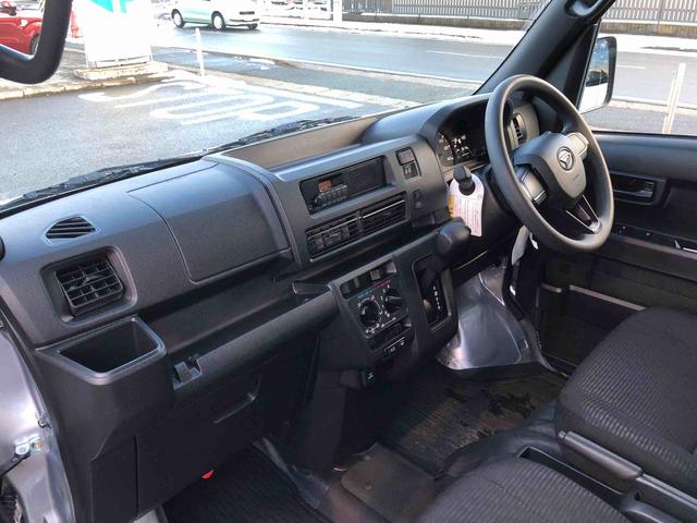 ハイゼットカーゴＤＸ　４ＷＤ　走行距離５６１４ｋｍ・ＡＭ／ＦＭラジオ４ＷＤ　スマートアシスト　ＡＭ／ＦＭラジオ　キーレスエントリー　スチールホイール　コーナーセンサー　マニュアルエアコン　オートライト（山形県）の中古車