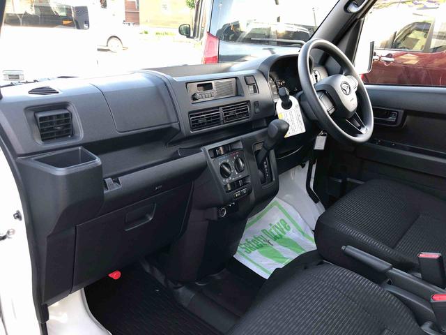 ハイゼットカーゴＤＸ　４ＷＤ　走行距離４９５９ｋｍ４ＷＤ　スマートアシスト　ＡＭ／ＦＭラジオ　キーレスエントリー　スチールホイール　マニュアルエアコン　コーナーセンサー　ユースフルナット（山形県）の中古車