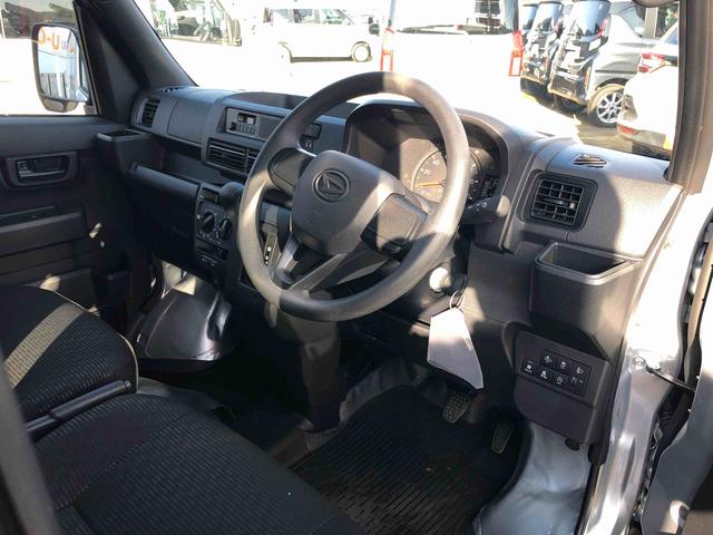 ハイゼットカーゴＤＸ　４ＷＤ　走行距離８７４ｋｍ４ＷＤ　スマートアシスト　ＡＭ／ＦＭラジオ　キーレスエントリー　スチールホイール　マニュアルエアコン　コーナーセンサー　ユースフルナット（山形県）の中古車