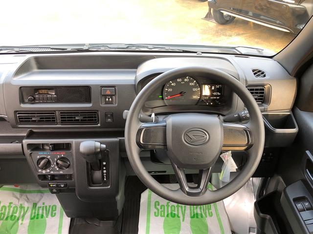 ハイゼットカーゴＤＸ　４ＷＤ　走行距離４８０９ｋｍ４ＷＤ　スマートアシスト　キーレスエントリー　アッパートレイ　オーバーヘッドシェルフ　撥水フルファブリックシート表皮　ＡＭ／ＦＭラジオ（山形県）の中古車