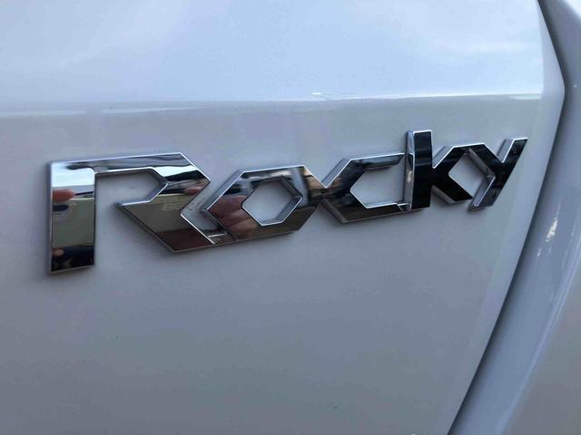 ロッキープレミアムＧ　ＨＥＶ　２ＷＤ　走行距離１５６１ｋｍ２ＷＤ　ハイブリッド車　スマートアシスト　電動パーキングブレーキ　運転席助手席シートヒーター　本革巻ステアリングホイール　１７インチアルミホイール（山形県）の中古車