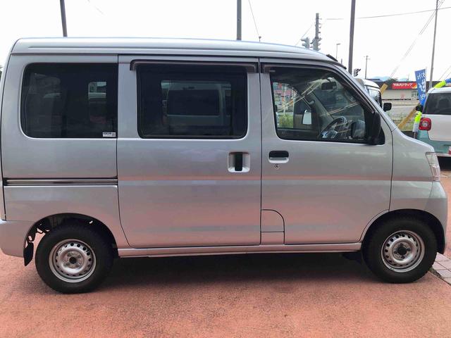 ハイゼットカーゴＤＸ　４ＷＤ　走行距離１２４５７ｋｍ４ＷＤ　マニュアルシフト　ＡＭ／ＦＭラジオ　オーバーヘッドコンソール　マニュアルエアコン　スチールホイール　シガーソケット　スモークガラス（山形県）の中古車