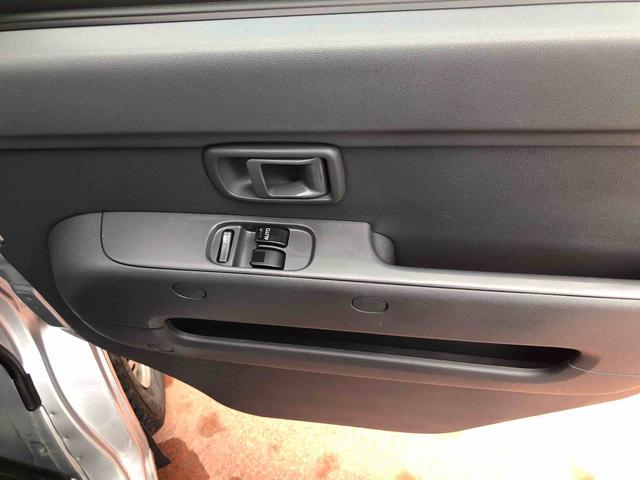 ハイゼットカーゴＤＸ　４ＷＤ　走行距離１２４５７ｋｍ４ＷＤ　マニュアルシフト　ＡＭ／ＦＭラジオ　オーバーヘッドコンソール　マニュアルエアコン　スチールホイール　シガーソケット　スモークガラス（山形県）の中古車