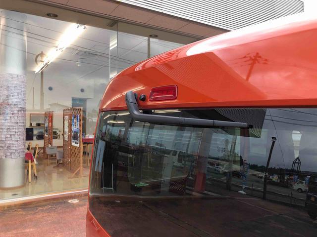 ハイゼットカーゴＤＸ　４ＷＤ　走行距離９０２８ｋｍ４ＷＤ　スマートアシスト　キーレスエントリー　オーバーヘッドシェルフ　アッパートレイ　撥水フルファブリック表皮　ユースフルナット　ＡＭ／ＦＭラジオ（山形県）の中古車