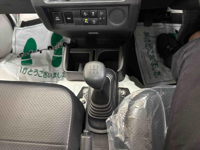 ハイゼットトラックスタンダード４ＷＤ　純正ラジオ　ハロゲンヘッドライト　マニュアルエアコン　オートライト／ハイビーム　コーナーセンサー　リヤ４枚リーフスプリング　ＶＳＣ（横滑り防止機能）　スマートアシスト（衝突安全防止機能）（秋田県）の中古車