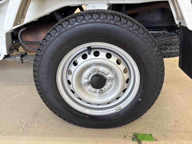 ハイゼットトラックスタンダード４ＷＤ　純正ラジオ　ハロゲンヘッドライト　マニュアルエアコン　オートライト／ハイビーム　コーナーセンサー　リヤ４枚リーフスプリング　ＶＳＣ（横滑り防止機能）　スマートアシスト（衝突安全防止機能）（秋田県）の中古車