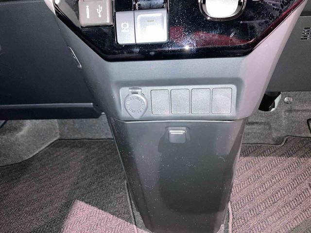 トールカスタムGディスプレイオーディオ 下回り防錆済み 4WD キーフリー スマートキー エアバッグ ABS アルミ(青森県)の中古車