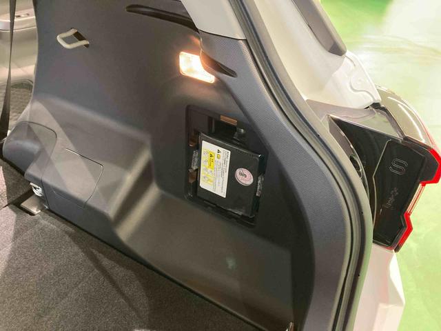 ロッキープレミアムＧ　ＨＥＶ前席シートヒーター　下回り防錆済み　キーフリー　スマートキー　アルミ　エアバッグ　ＡＢＳ（青森県）の中古車