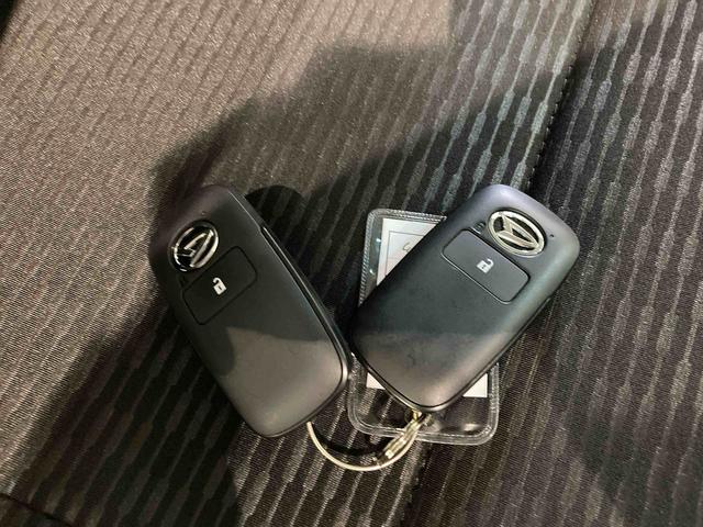 ハイゼットカーゴクルーズ下回り防錆済み　オーバーヘッドシェルフ　パワーウィンドウ　４ＷＤ　キーレス　ＡＢＳ　エアバッグ　スマートキー　プッシュスタート　衝突被害軽減システム　オートマチックハイビーム　レーンアシスト（青森県）の中古車
