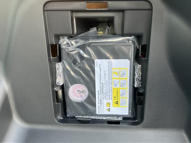 ロッキープレミアムＧ　ＨＥＶ　９インチディスプレイ　パノラマモニタ追従式クルーズコントロール　ＵＳＢ接続　衝突被害軽減　盗難防止　Ｂｌｕｅｔｏｏｔｈ対応　衝突安全ボディ　アルミホイル　ＬＥＤライト　オートＬＥＤ　Ｓヒーター　記録簿　スマートキー　禁煙　オートライト（山口県）の中古車