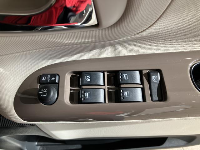 ムーヴキャンバスＧメイクアップＶＳ　ＳＡIII踏み間違え防止　ブルートゥースオーディオ　パノラミックビューモニター　カーナビ　禁煙　ＡＨＢ　ＥＴＣ車載器　ＤＶＤ　ＳＤ　シートヒータ　キーフリーシステム　ＵＳＢ接続　エアバック　ＡＢＳ　記録簿（山口県）の中古車