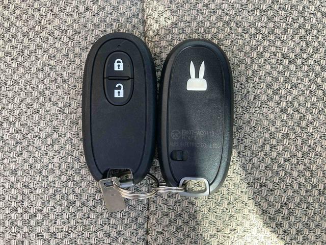 アルトラパンＬＣＤチューナー　プッシュボタンスタート　運転席シートヒーター　アイドリングストップ　電動格納ドアミラー　キーレスエントリー　マニュアルエアコン　禁煙車（広島県）の中古車