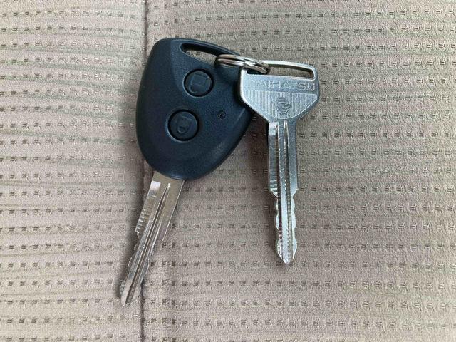 ミラXリミテッドCDチューナー 電動格納ドアミラー 運転席エアバック キーレスエントリー オートエアコン スペアタイヤ(広島県)の中古車