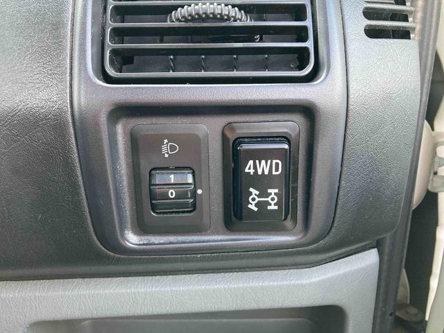 ミニキャブトラックＶＸ−ＳＥ４ＷＤ　ＭＴ　ラジオ　マニュアルエアコン　パワーステアリング（広島県）の中古車