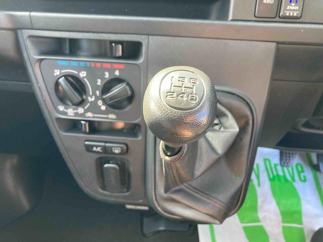 ハイゼットカーゴクルーズＳＡIII４ＷＤ　ＭＴ　ＤＶＤプレイヤー　バックカメラ　衝突被害軽減システム　両側スライドドア　電動格納ドアミラー　フォグランプ　アイドリングストップ　クリアランスソナー　マニュアルエアコン（広島県）の中古車