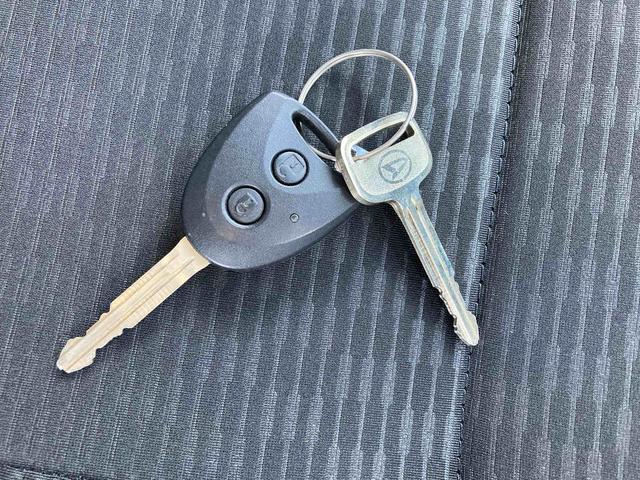 ハイゼットカーゴＤＸ【保証：１２ヶ月、距離無制限】　衝突被害軽減システム　クリアランスソナー　アイドリングストップ　ラジオ　両側スライドドア　オートライト　マニュアルエアコン（広島県）の中古車