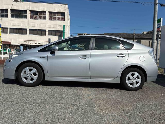 プリウスＳハイブリッド　ナビ　バックカメラ　ＥＴＣ　プッシュボタンスタート　アルミホイール　電動格納ドアミラー　キーレスエントリー　フォグランプ（広島県）の中古車