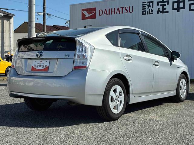 プリウスＳハイブリッド　ナビ　バックカメラ　ＥＴＣ　プッシュボタンスタート　アルミホイール　電動格納ドアミラー　キーレスエントリー　フォグランプ（広島県）の中古車