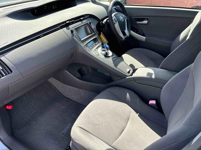 プリウスＳハイブリッド　ナビ　バックカメラ　ＥＴＣ　プッシュボタンスタート　アルミホイール　電動格納ドアミラー　キーレスエントリー　フォグランプ（広島県）の中古車